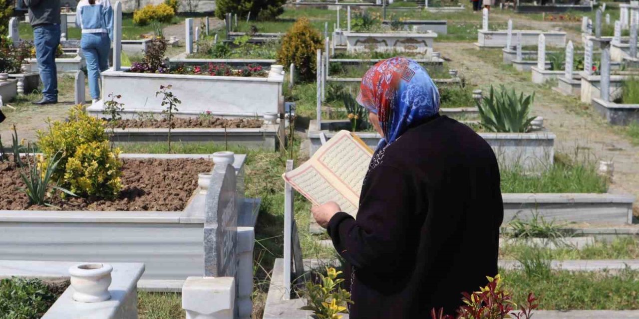 Şehir Mezarlığında Kur’an Ziyafeti