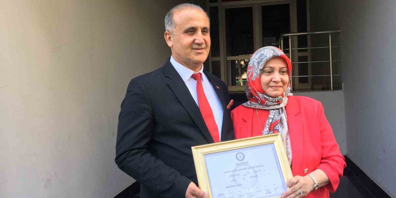 Başkan Kaya Mazbatasını Aldı