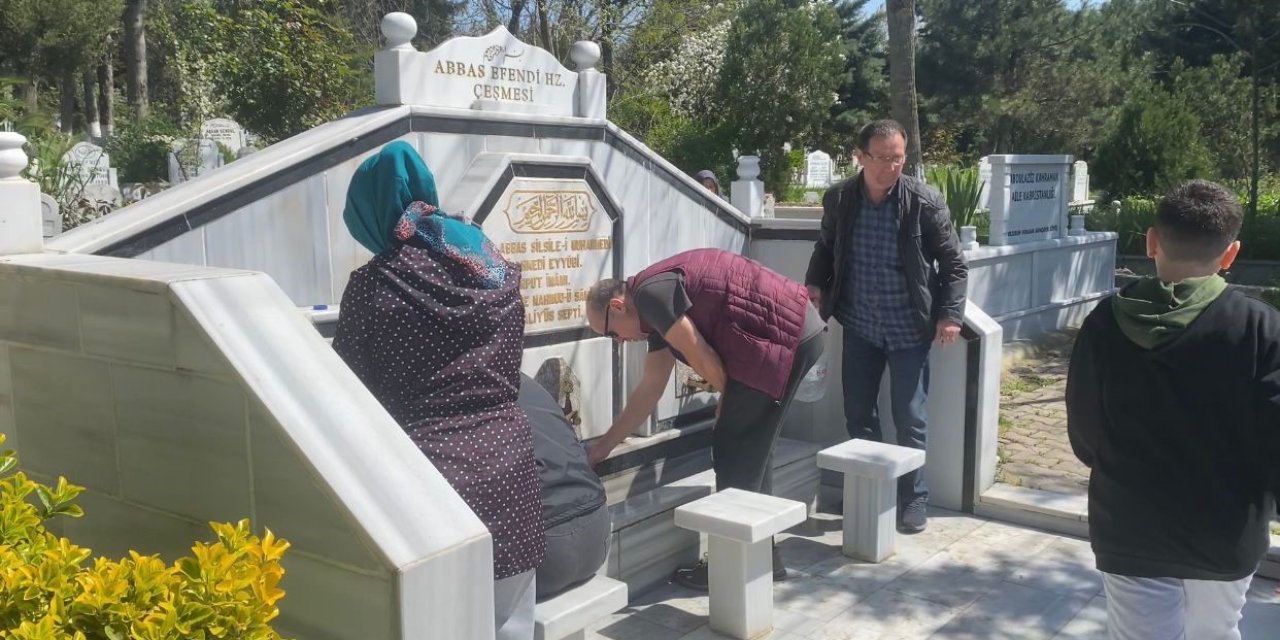 Arnavutköy’de Mezarlıklarda Bayram Öncesi Yoğunluk