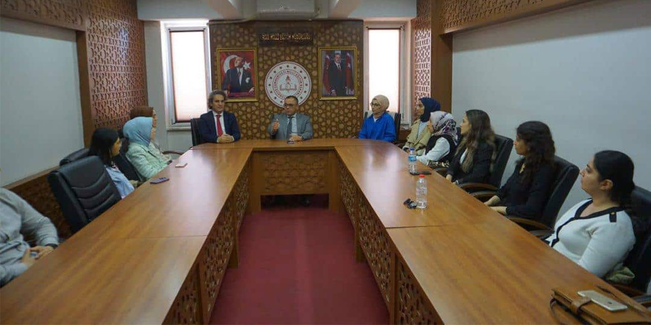 Emen, göreve yeni başlayan memurlar ile bir araya geldi