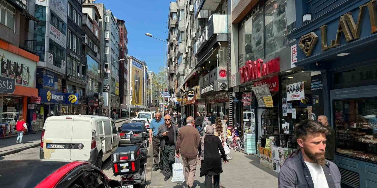 Bayram Öncesi Şehir Merkezinde Bayram Yoğunluğu