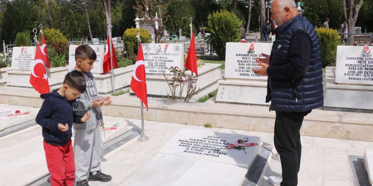 Hava Şehitliği'nde Hüzünlü Bayram; 'İnşallah Ben De Şehit Olurum' Demiş
