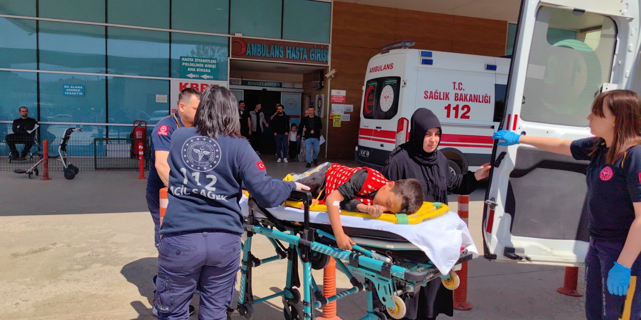 Traktörün Altında Kalan 7 Yaşındaki Çocuk, Ağır Yaralandı