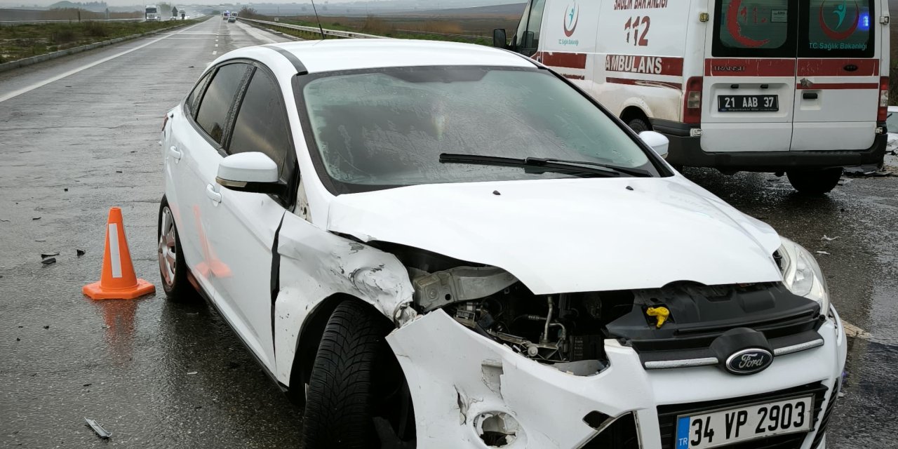 Diyarbakır'da Otomobiller Çarpıştı: 4 Yralı