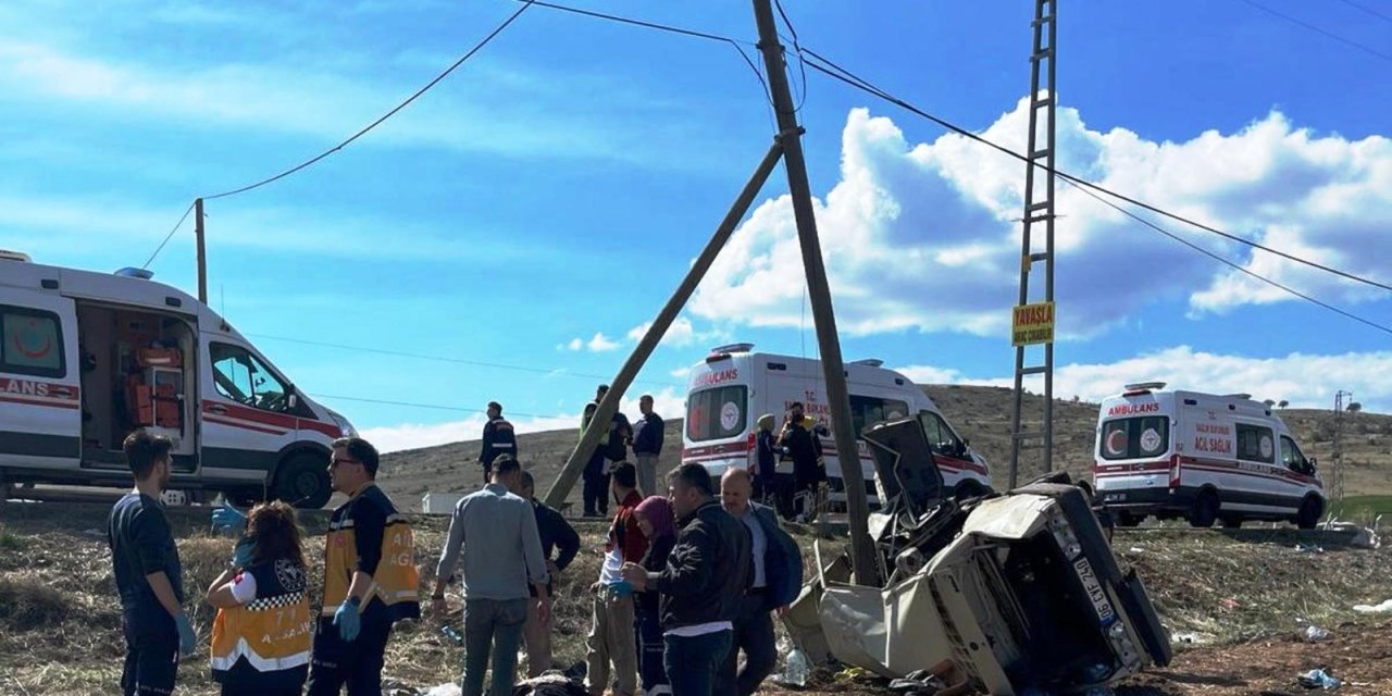 Ankara'da Otomobil Şarampole Yuvarlandı; 6 Yaralı