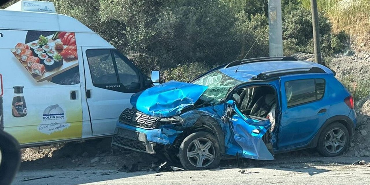 Bodrum'da Alkollü Sürücünün Kullandığı Otomobil, Kamyonetle Çarpıştı: 1 Ölü, 1 Yaralı