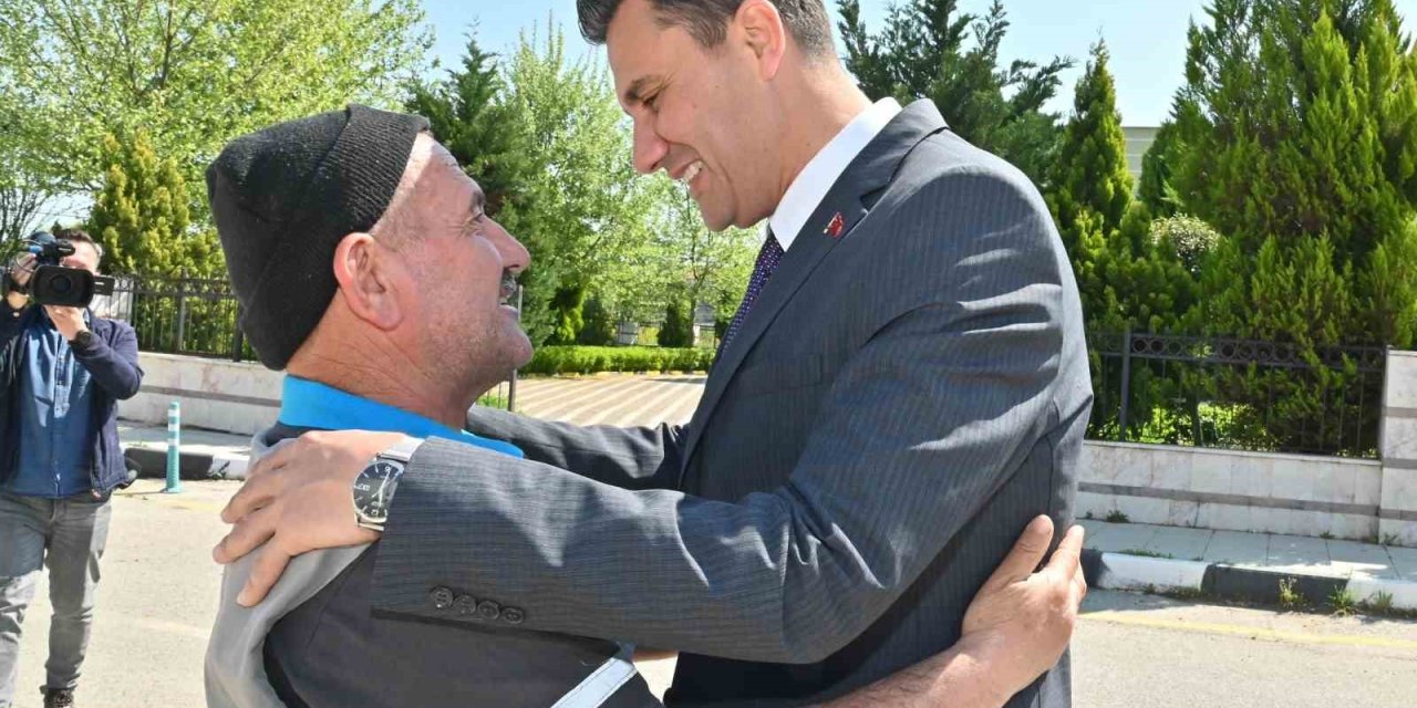 Başkan Zeyrek Belediye Personeli Ve Huzurevi Sakinleriyle Bayramlaştı