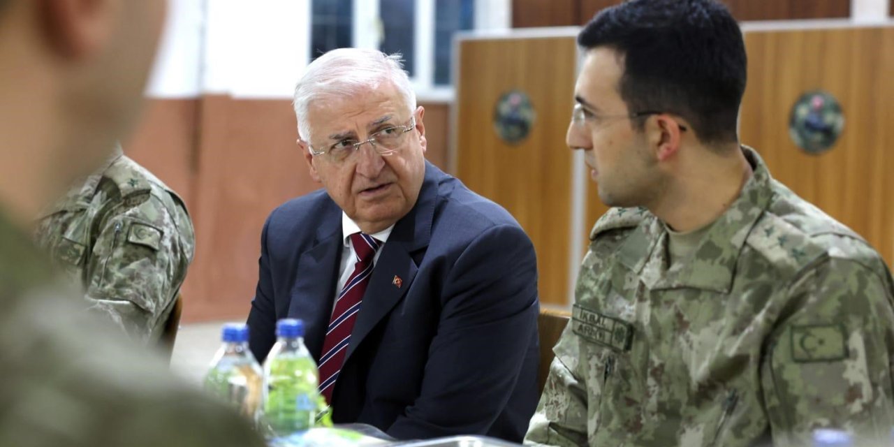 Bakan Güler, Şanlıurfa'da Askerlerle İftar Yaptı