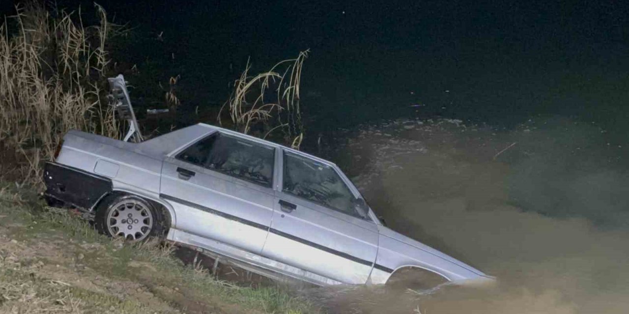 Gölete Düşen Otomobilde Kayıp Kişinin Cansız Bedenine Ulaşıldı