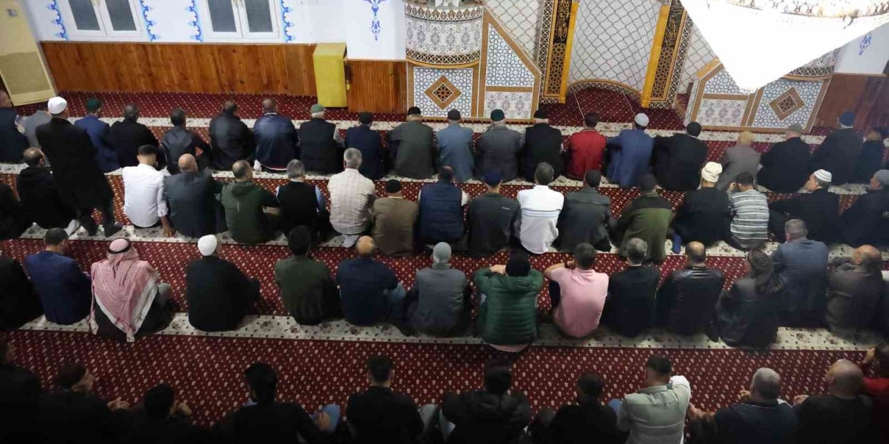 Adana’da Bayram Namazı Kılındı