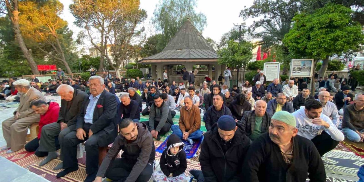 Aydın’da Vatandaşlar Bayram Namazında Camileri Doldurdu