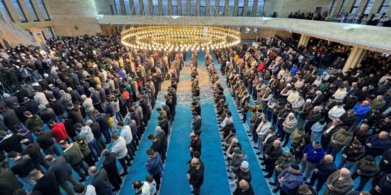 Diyanet İşleri Başkanı Erbaş: “Gözyaşına Mahkum Edilen Her Bir Müslüman, Zalimlerin Elinden Kurtulacağı Bayram Sabahını Bekliyor”