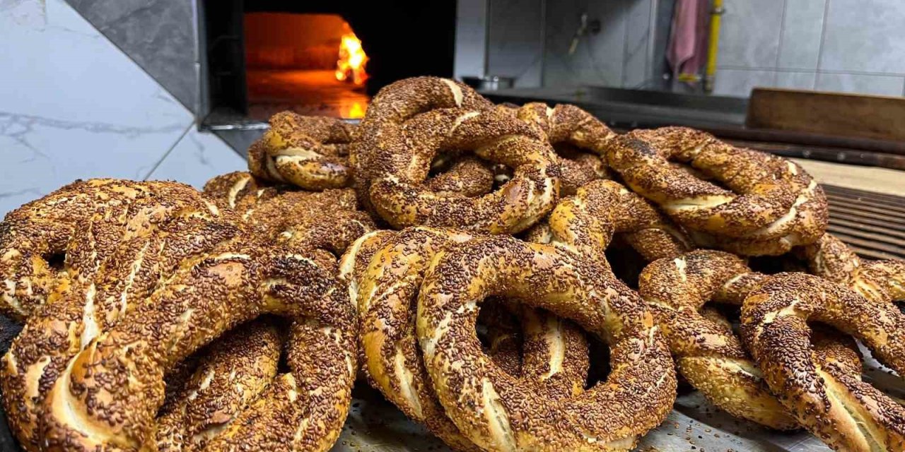 Bayram Sabahlarının Vazgeçilmezi Simit İçin Kuyruklar Oluştu