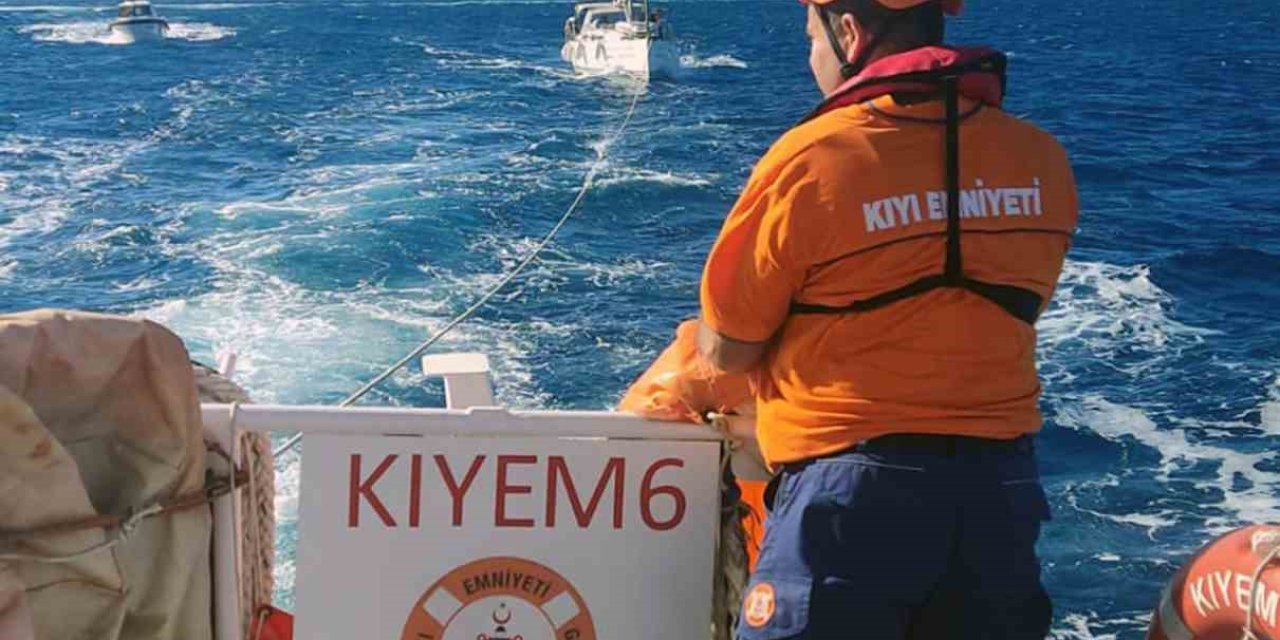 Makine Arızası Yapan Tekneyi Kıyem Ekipleri Kurtardı