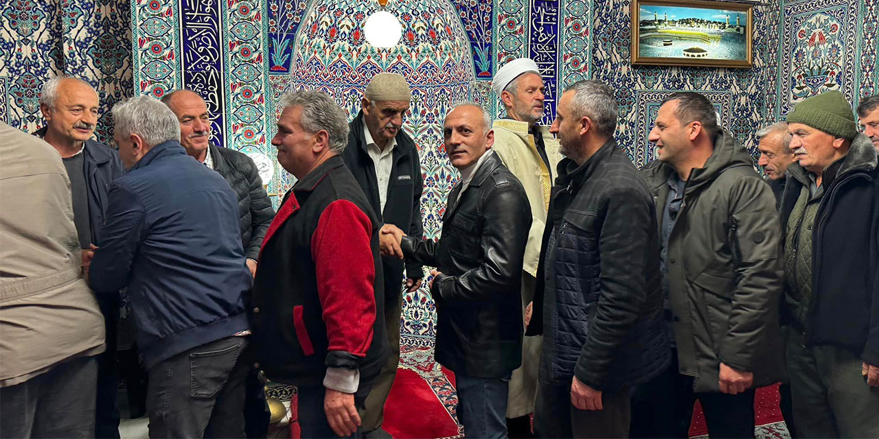 Rize'de Bayram Namazı Coşkuyla Kılınarak Bayramlaşma Gerçekleşti