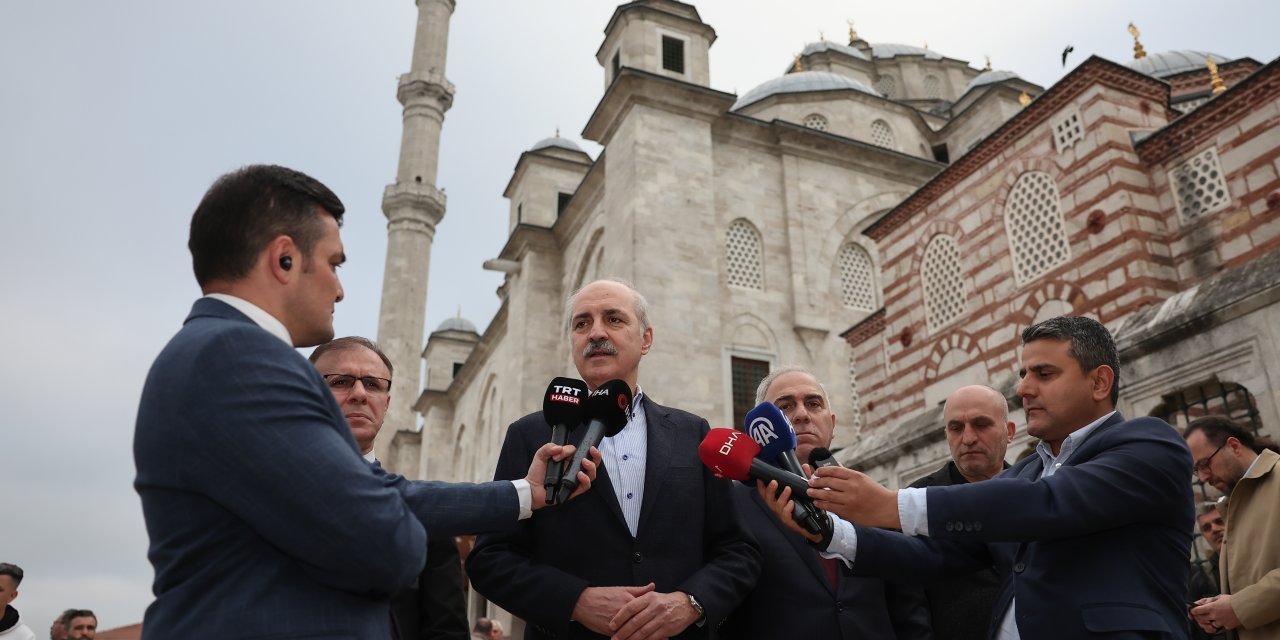 İstanbul- Tbmm Başkanı Kurtulmuş, Fatih Camii'nde Bayram Namazının Ardından Açıklama Yaptı  (Geniş Haber)