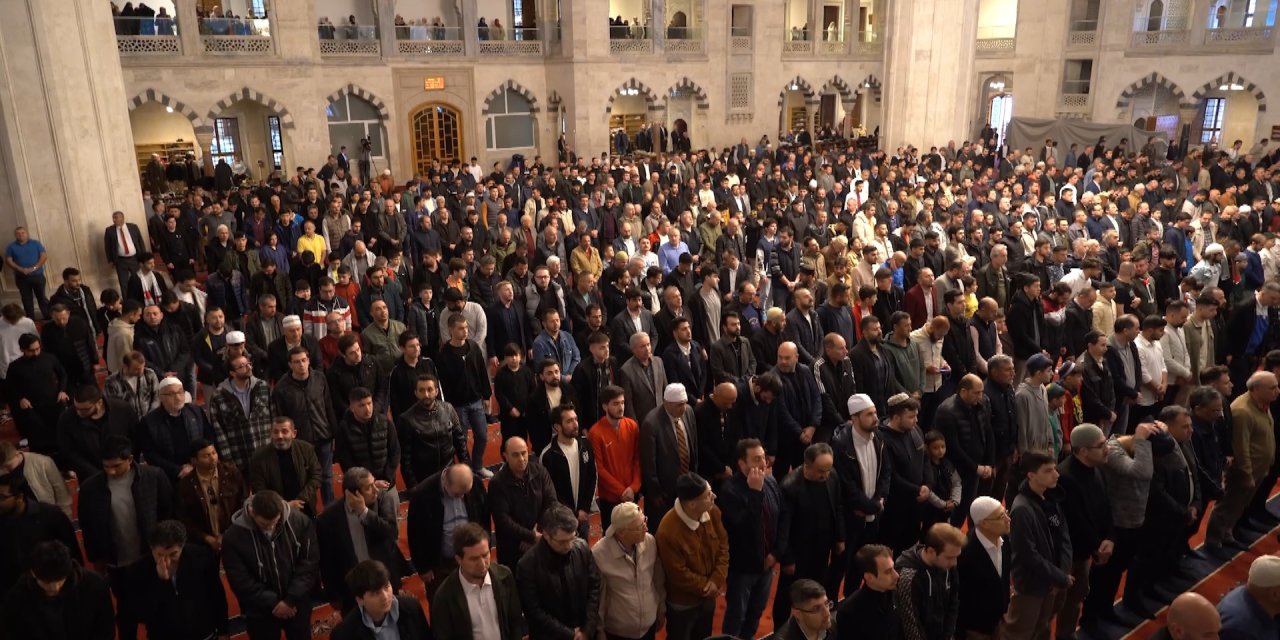 Kocatepe'de Bayram Namazı