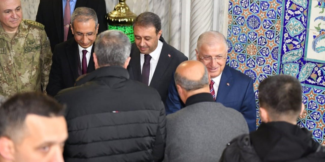 Bakan Güler, Şanlıurfa'da Bayram Namazını Kıldı