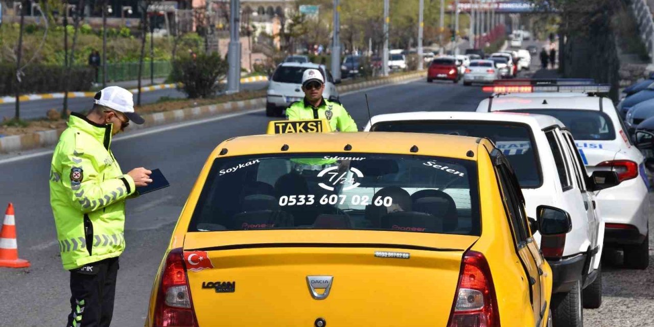 Dronlu Bayram Denetiminde 12 Sürücüye 18 Bin Lira Ceza