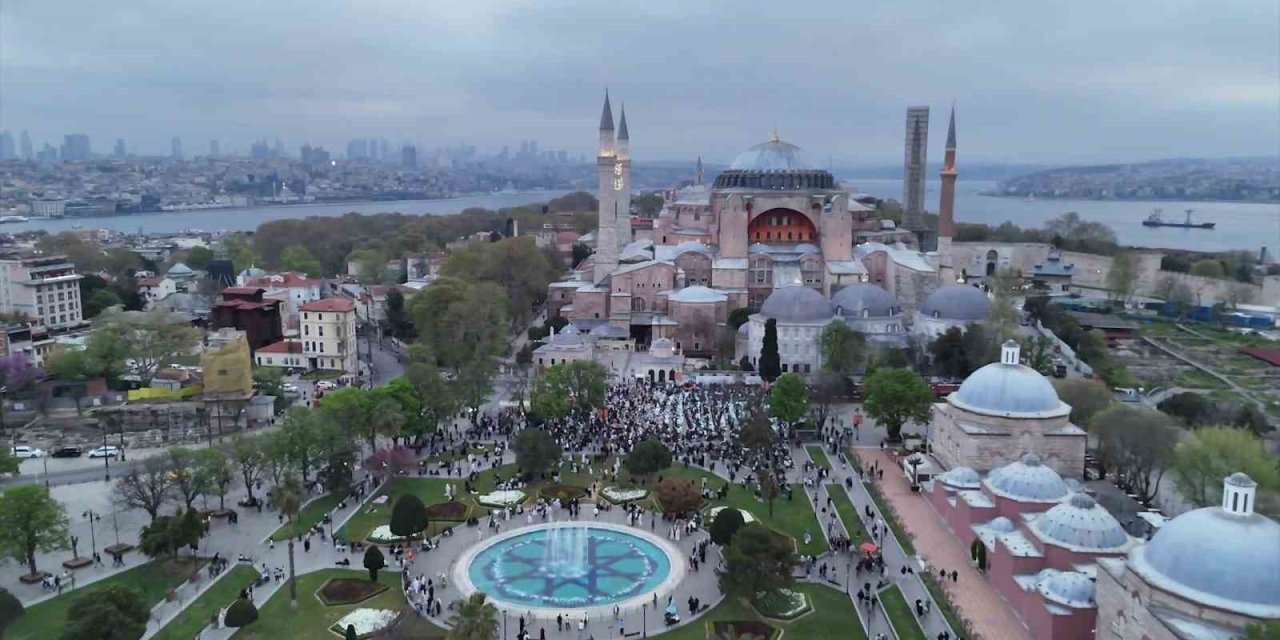 Ayasofya-i Kebir Cami-i Şerifi’nde Bayram Namazı