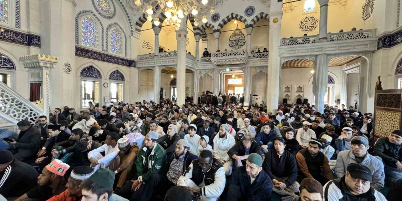 Japonya’daki Müslümanlar Ramazan Bayramı Namazı İçin Tokyo Camii’ne Akın Etti