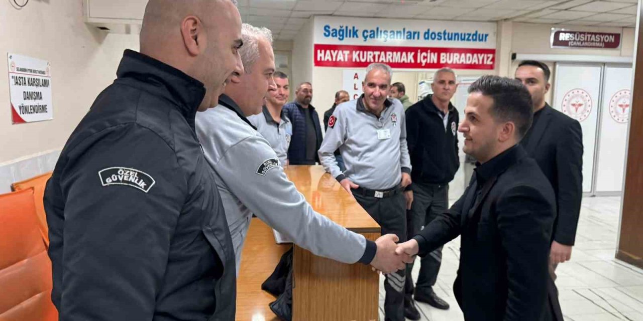 Aküzüm Bayramda Sağlık Emekçileriyle Bir Araya Geldi