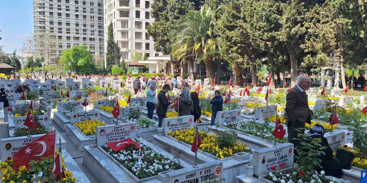 Edirnekapı Şehitliği’nde Buruk Bayram