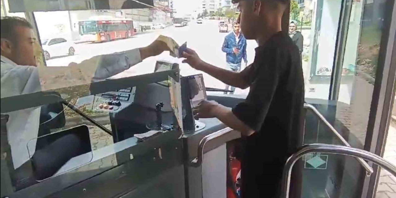 Otobüs Sürücüsünden Yürekleri Isıtan Bayram Harçlığı Sürprizi