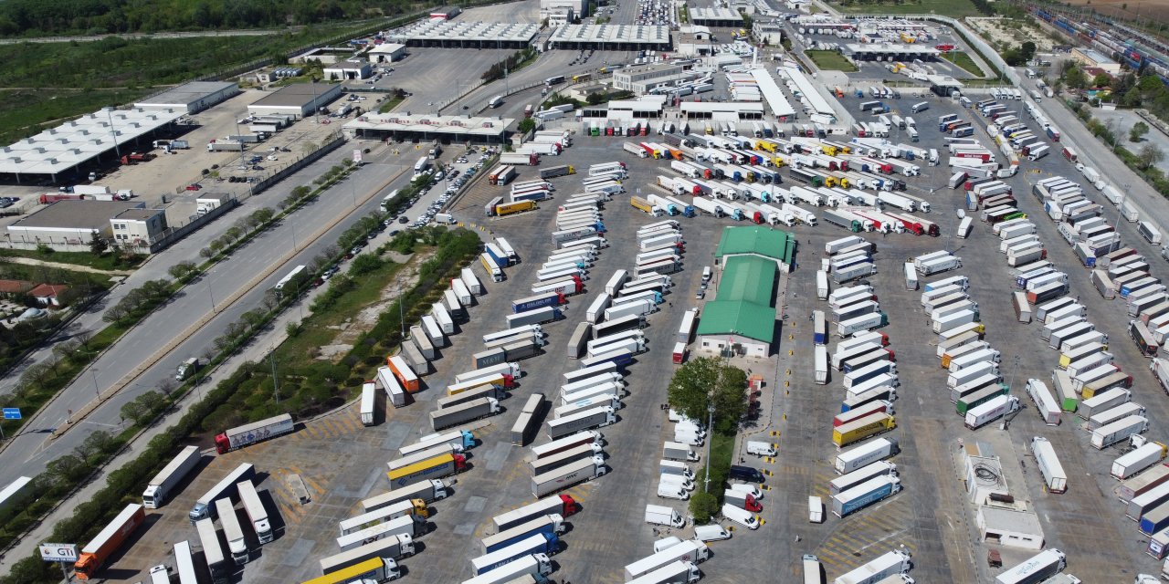 Tır Şoförleri, Bayrama Ailelerinden Uzakta Girdi