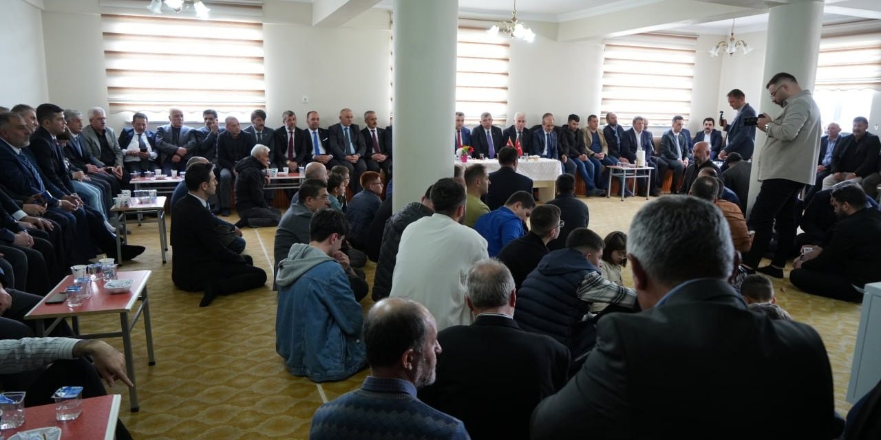 Bayburt’ta Geleneksel Bayramlaşma Programı Yoğun Katılımla Gerçekleşti