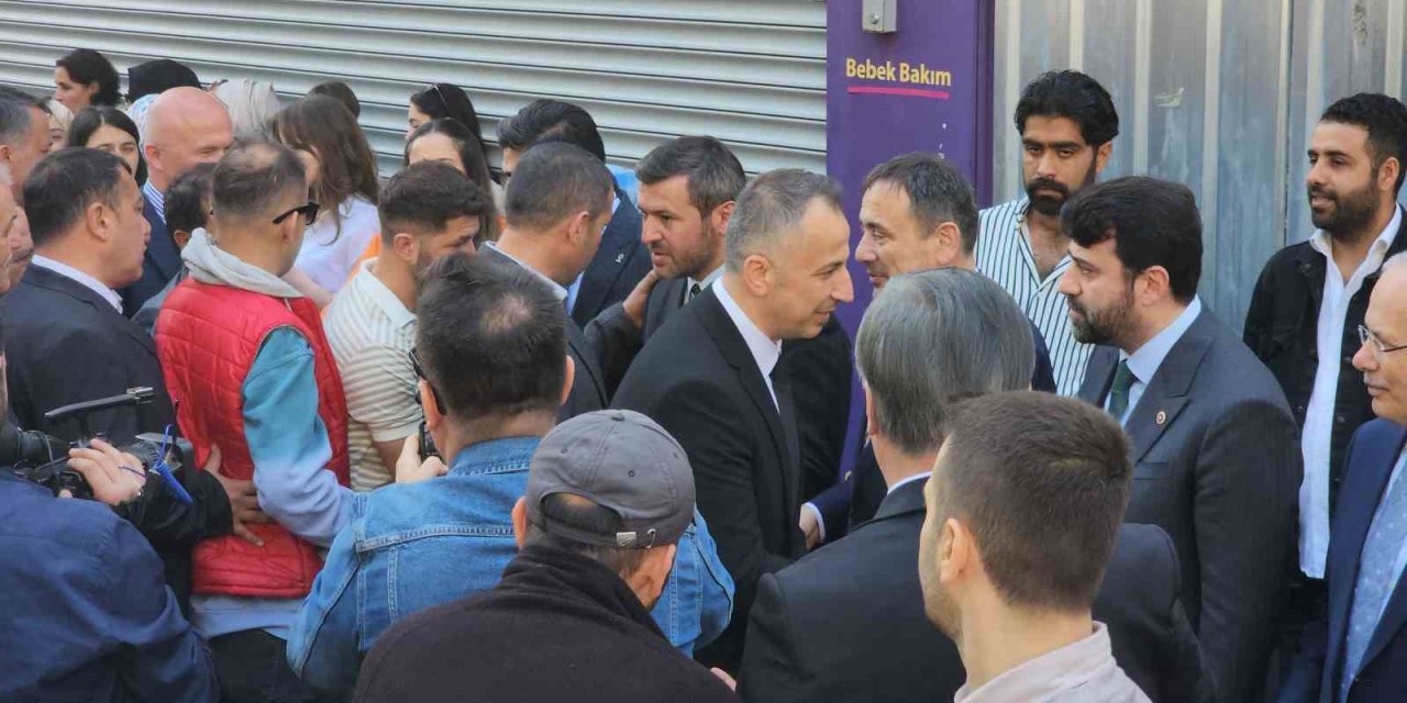 Milletvekilleri Ve Belediye Başkanı Partililer Ve Vatandaşlarla Bayramlaştı