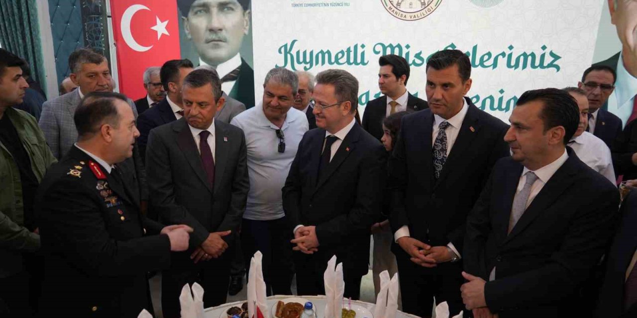 Chp Genel Başkanı Özel Manisa’da Bayramlaşma Törenine Katıldı