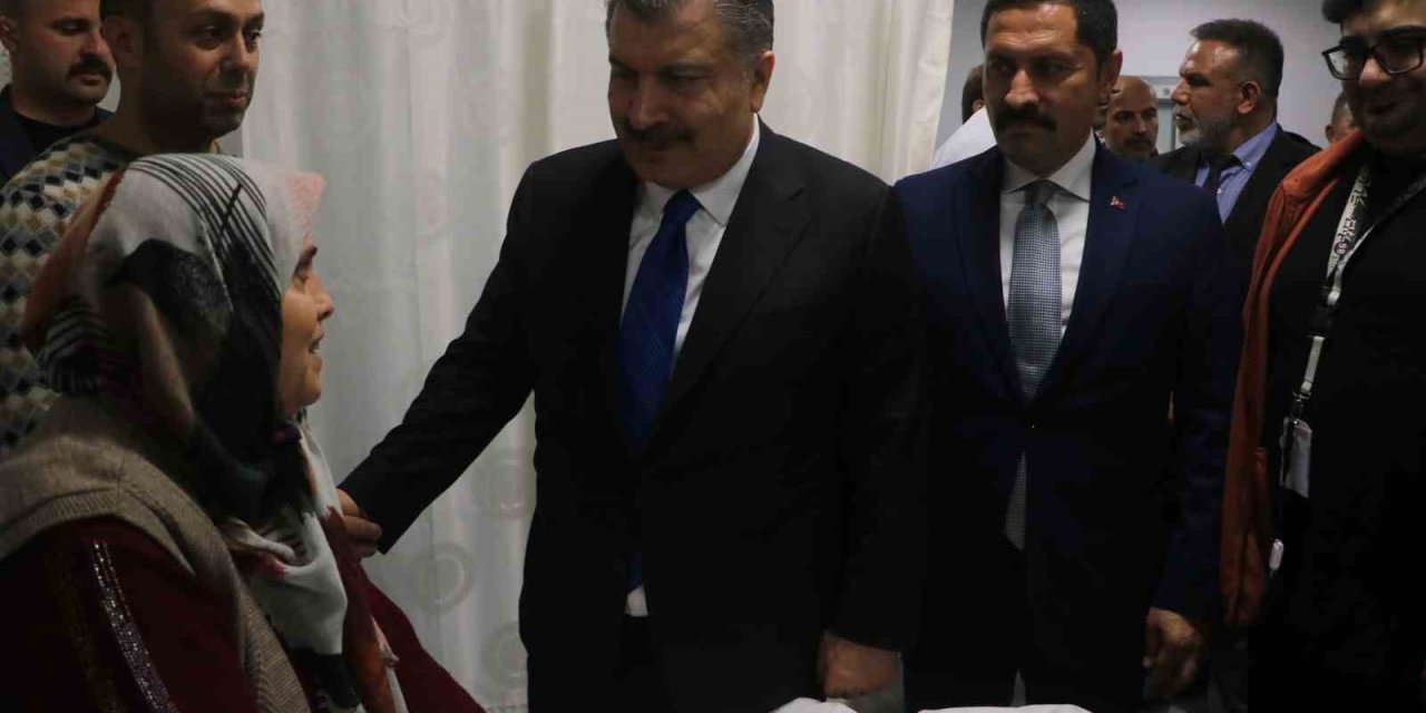 Sağlık Bakanı Koca’dan Defne Hastanesi’ne Bayram Ziyareti