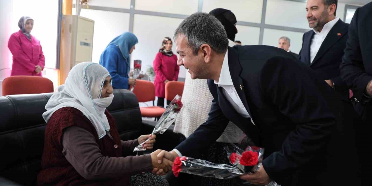 Bayramda Huzurevi Sakinleri Unutulmadı