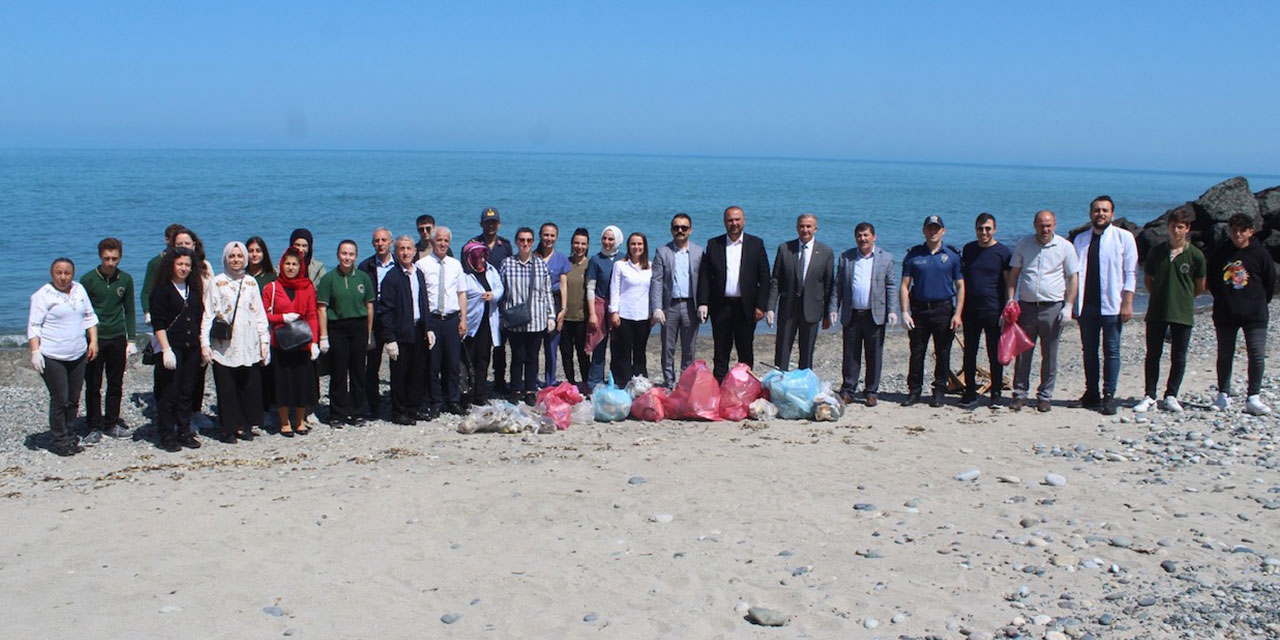 Rize’de, “31 Mayıs Dünya Tütünsüz Günü” kapsamında “İzmarit Toplama Etkinliği” gerçekleştirildi