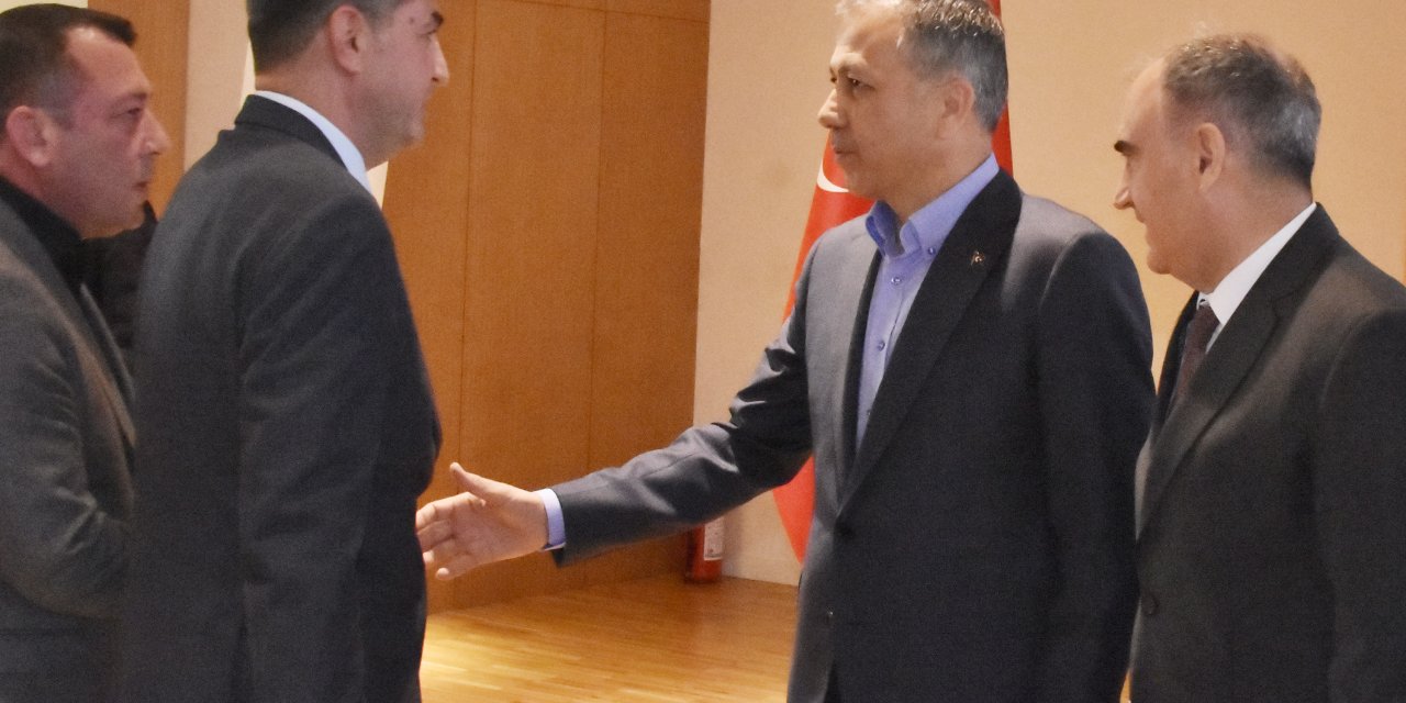 Bakan Yerlikaya: Pazar Günü, Kamyon, Tanker Ve Çekicileri 24 Saat Boyunca Trafikten Kısıtlıyoruz  (2)