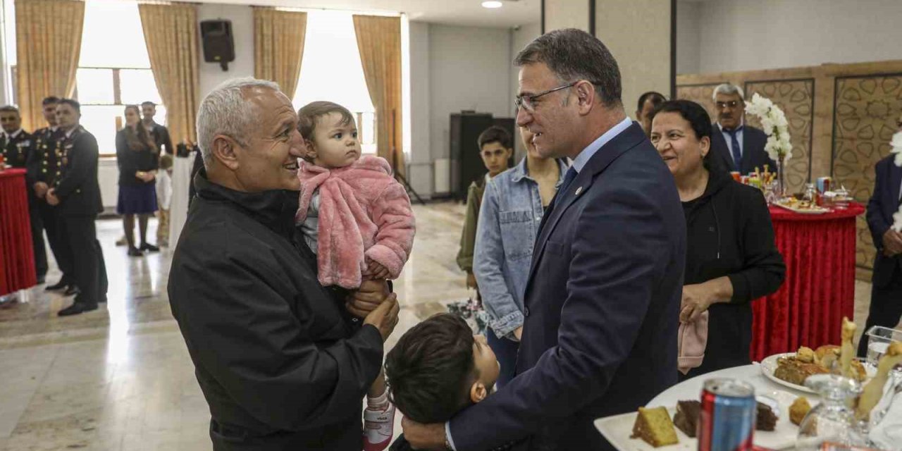 Van’da Resmi Bayramlaşma