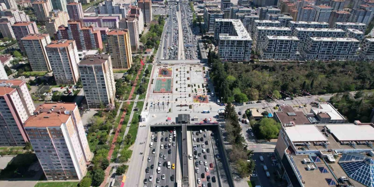 Büyükçekmece İle Avcılar Arasında Yaşanan Trafik Yoğunluğu Havadan Görüntülendi