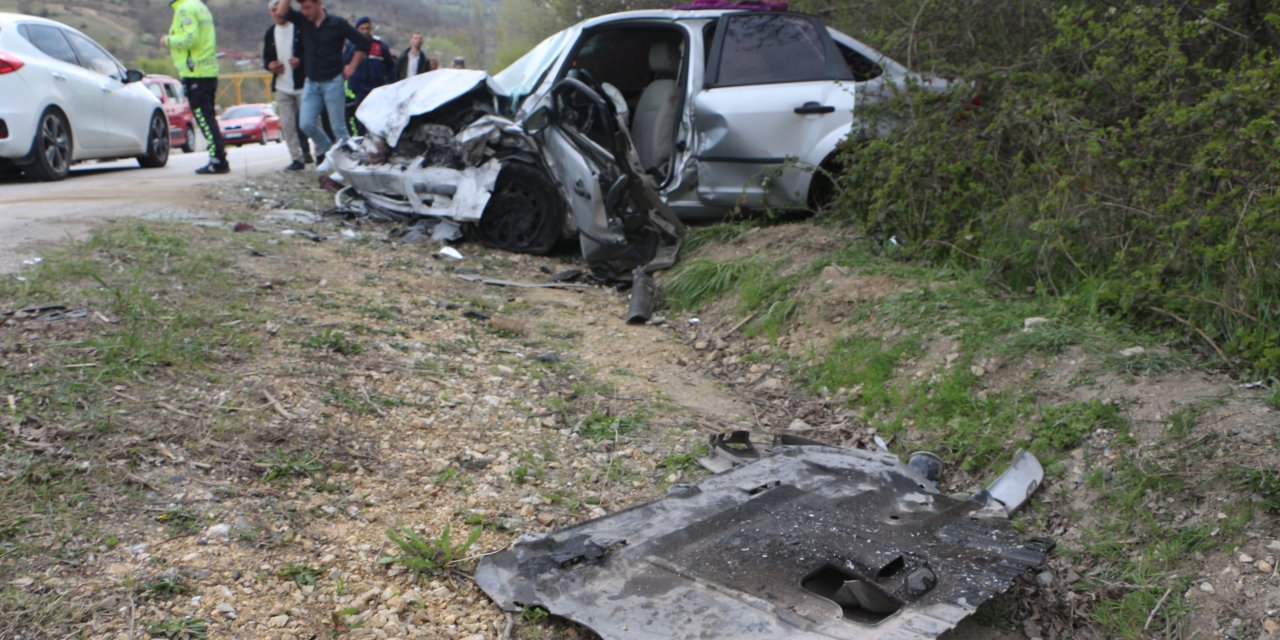Tokat’ta İki Otomobil Kafa Kafaya Çarpıştı: 1 Ölü, 8 Yaralı