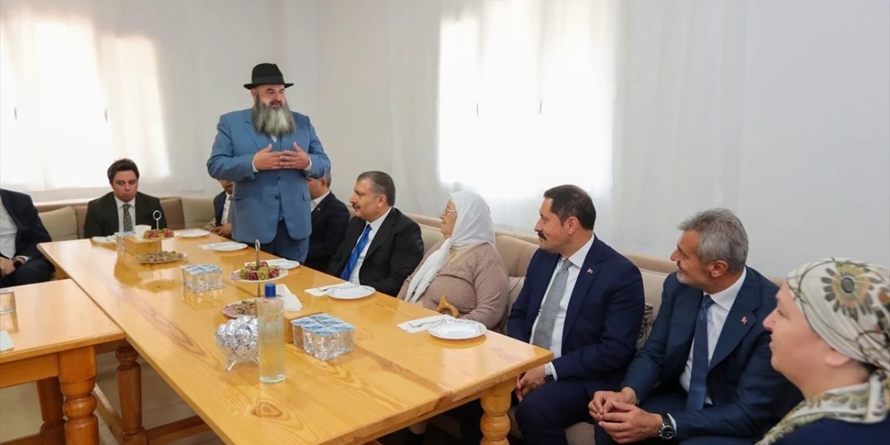 Bakan Koca, Hatay'da: Acıları İçimizde Ama Umutlarımız Hep Taze (2)