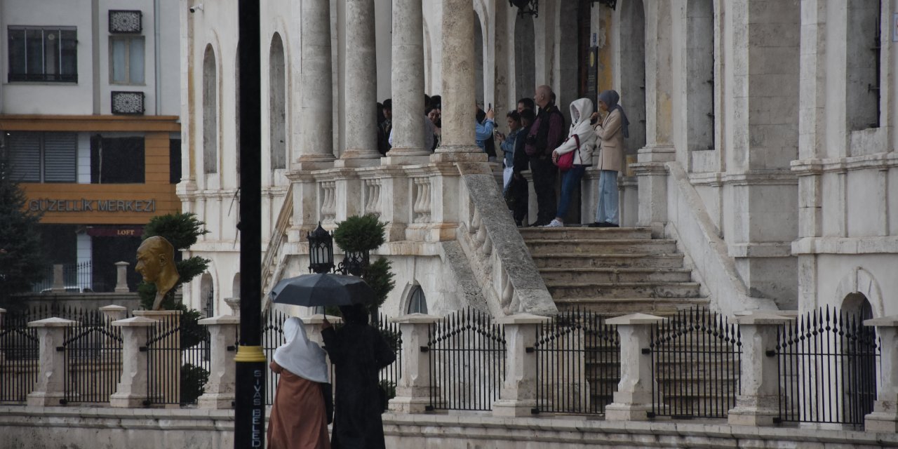 Sivas’ta Bayramın İlk Günü Yağmur Etkili Oldu