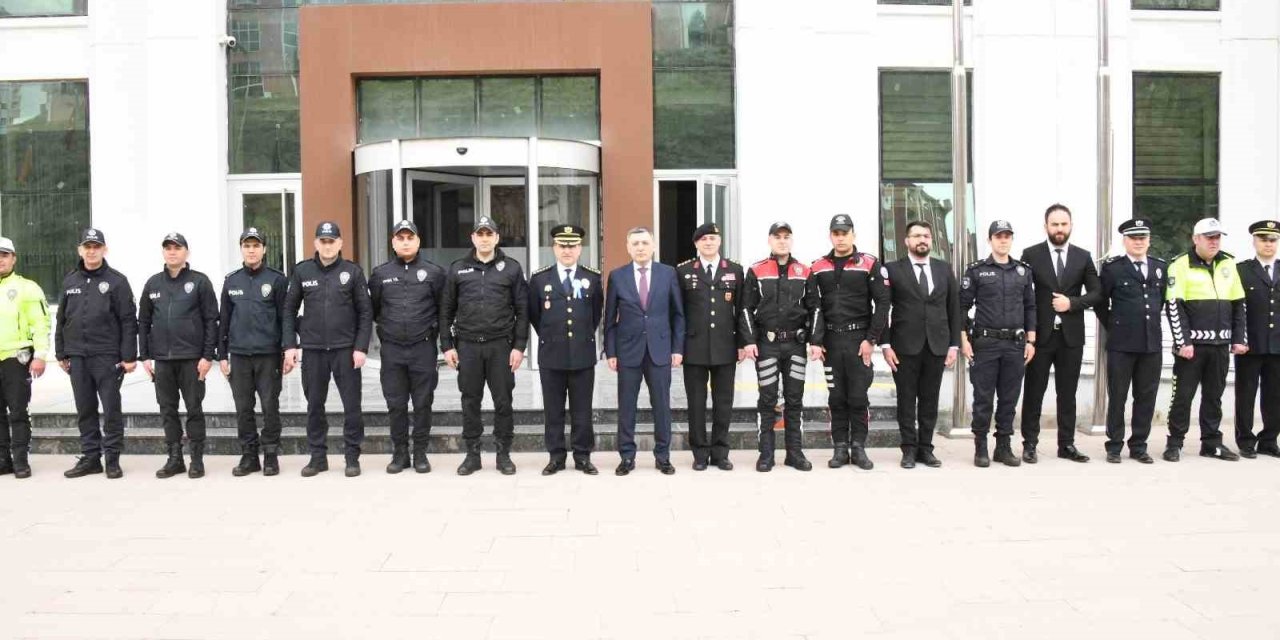 Gümüşhane Valisi Tanrısever Bayram Ziyaretlerinde Bulundu
