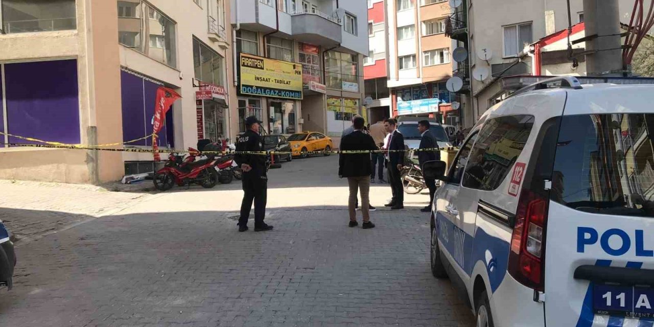 Bilecik’te 5. Kattan Düşen Genç Hayatını Kaybetti