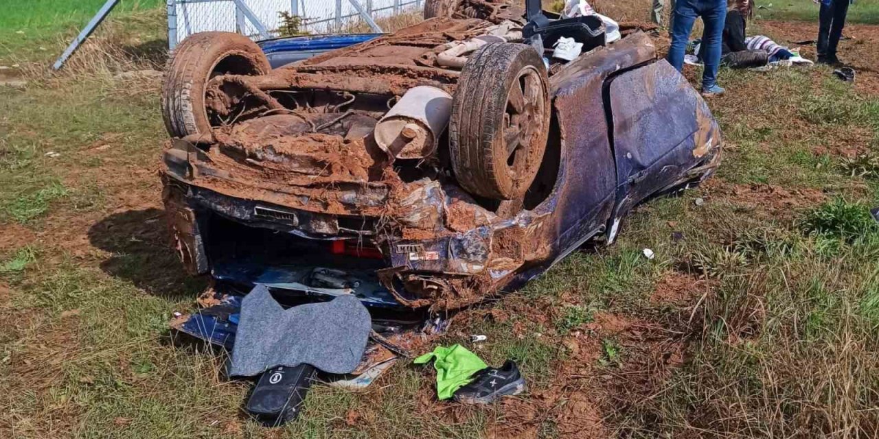 Kontrolden Çıkan Otomobil Takla Attı: 3 Yaralı