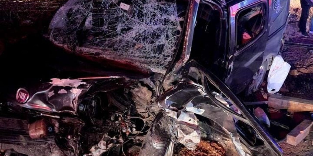 Tokat’ta İki Otomobil Kafa Kafaya Çarpıştı: 1 Ölü, 5 Yaralı