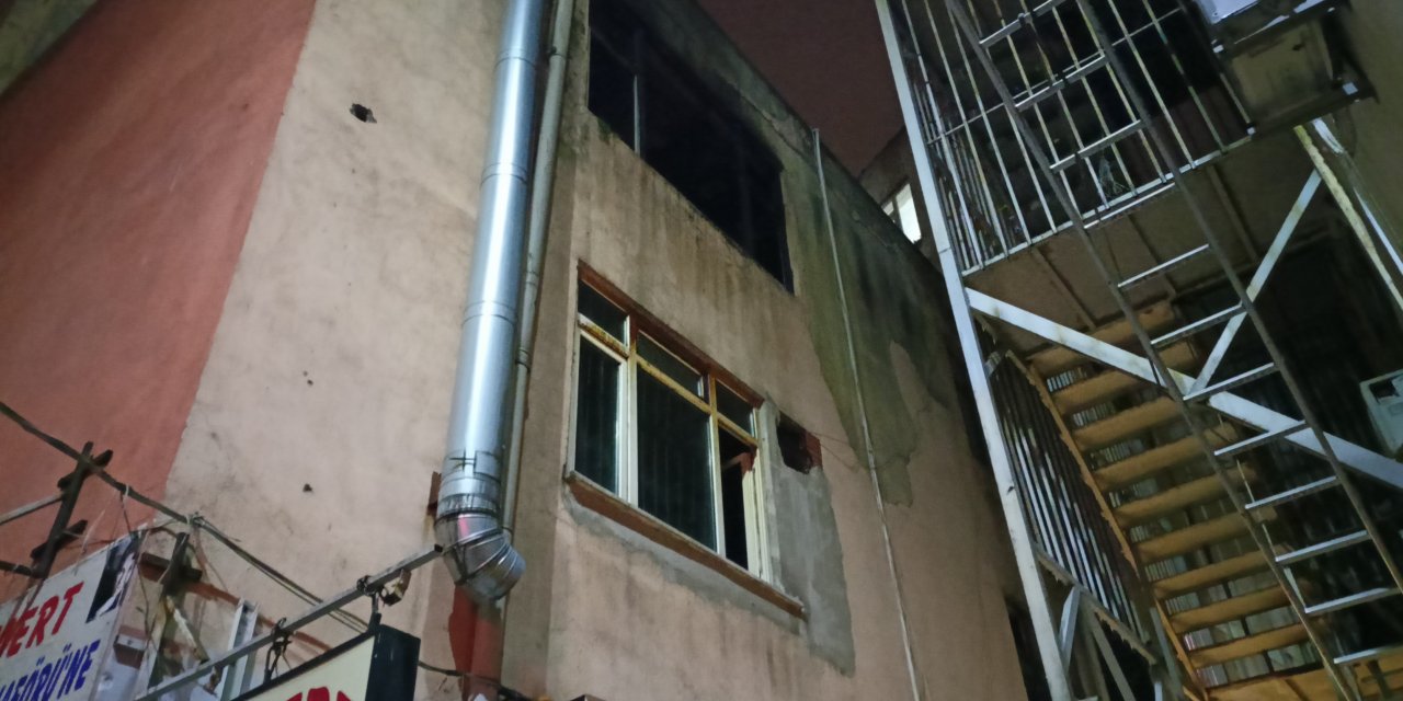 Kocaeli'de, İş Merkezindeki Kullanılmayan Dairede Şüpheli Yangın