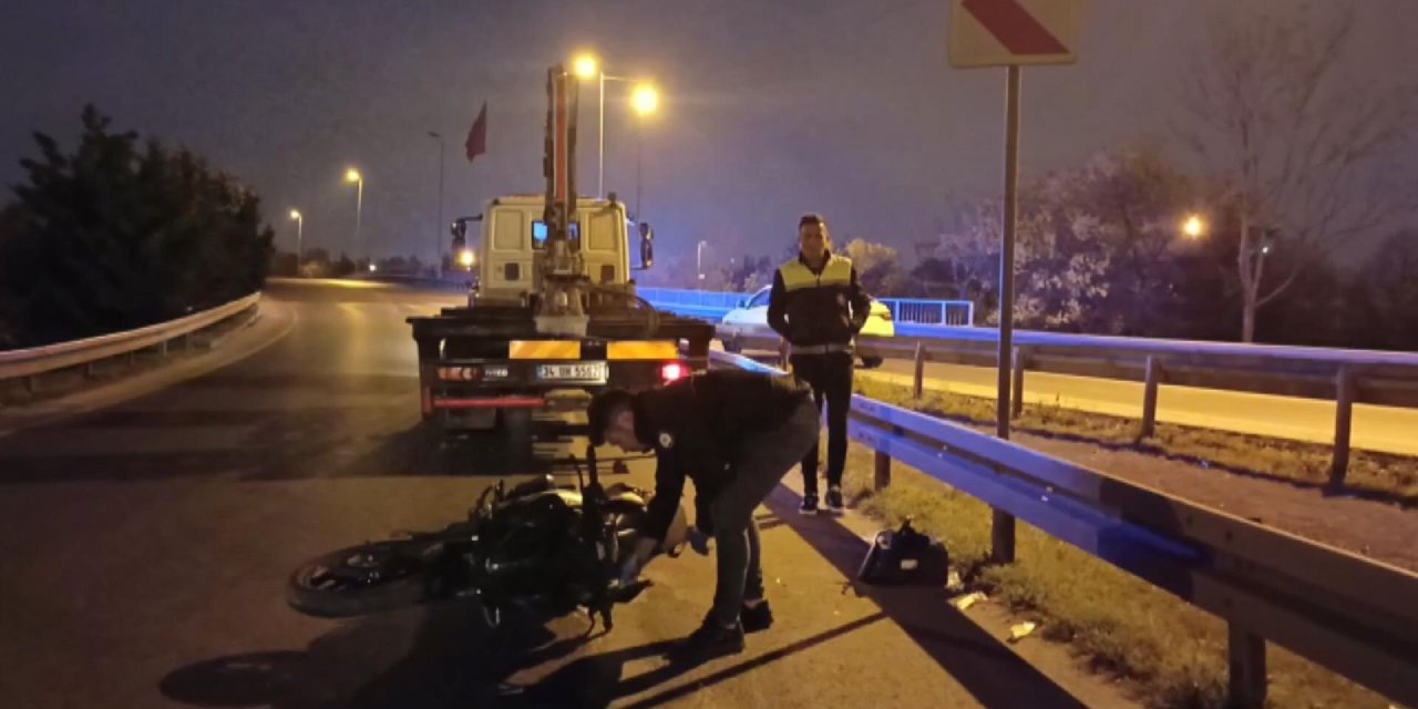 İstanbul- Eyüpsultan'da Motosiklet Bariyerlere Çarptı: 1 Ölü, 1 Yaralı