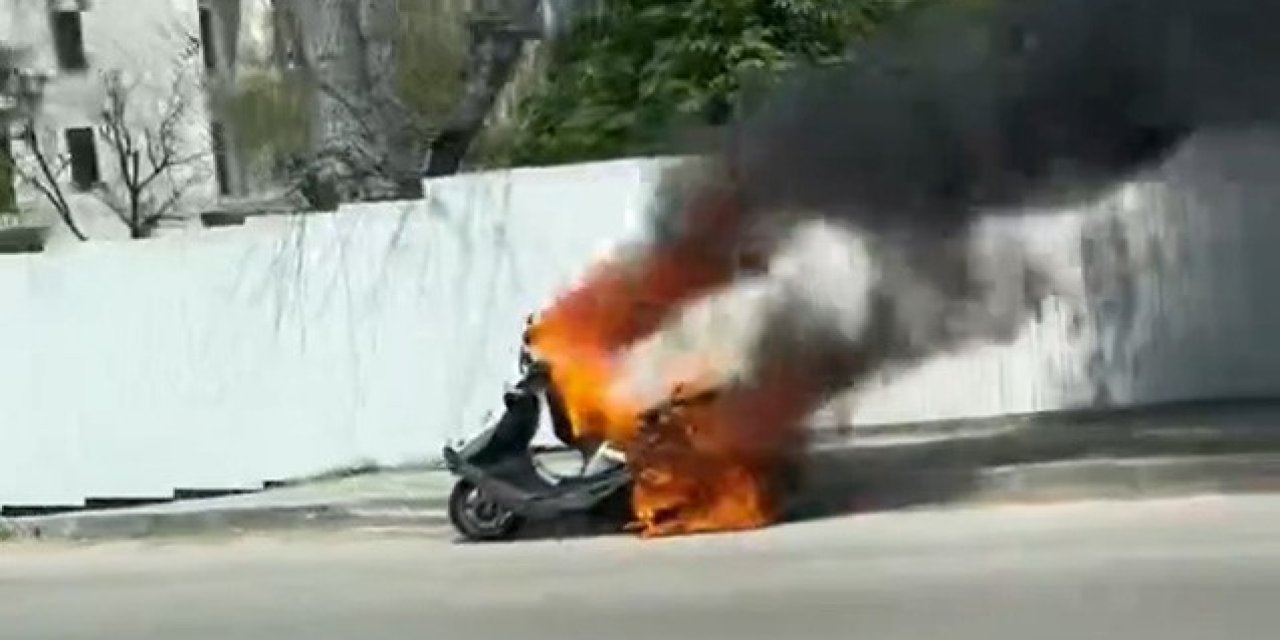 Seyir Halindeki Motosiklet Alev Alev Yandı, İlk Müdahale Trafik Polisinden