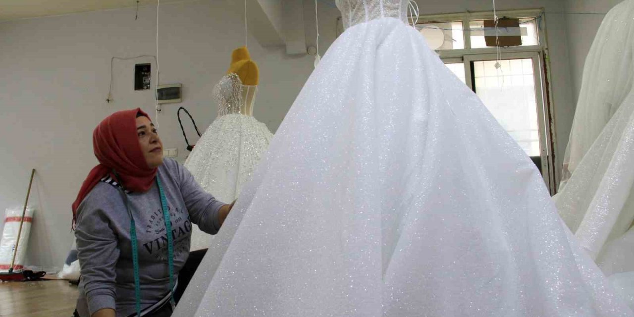 Yeni Sezonda Gelinlik Fiyatları 15 Bin Tl’den Başlıyor