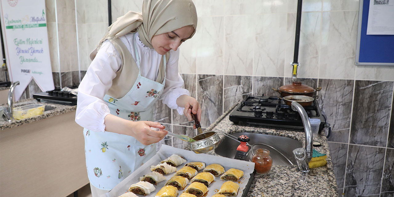 Rize'de öğretmenler yaptıkları yemeklerle yarıştı